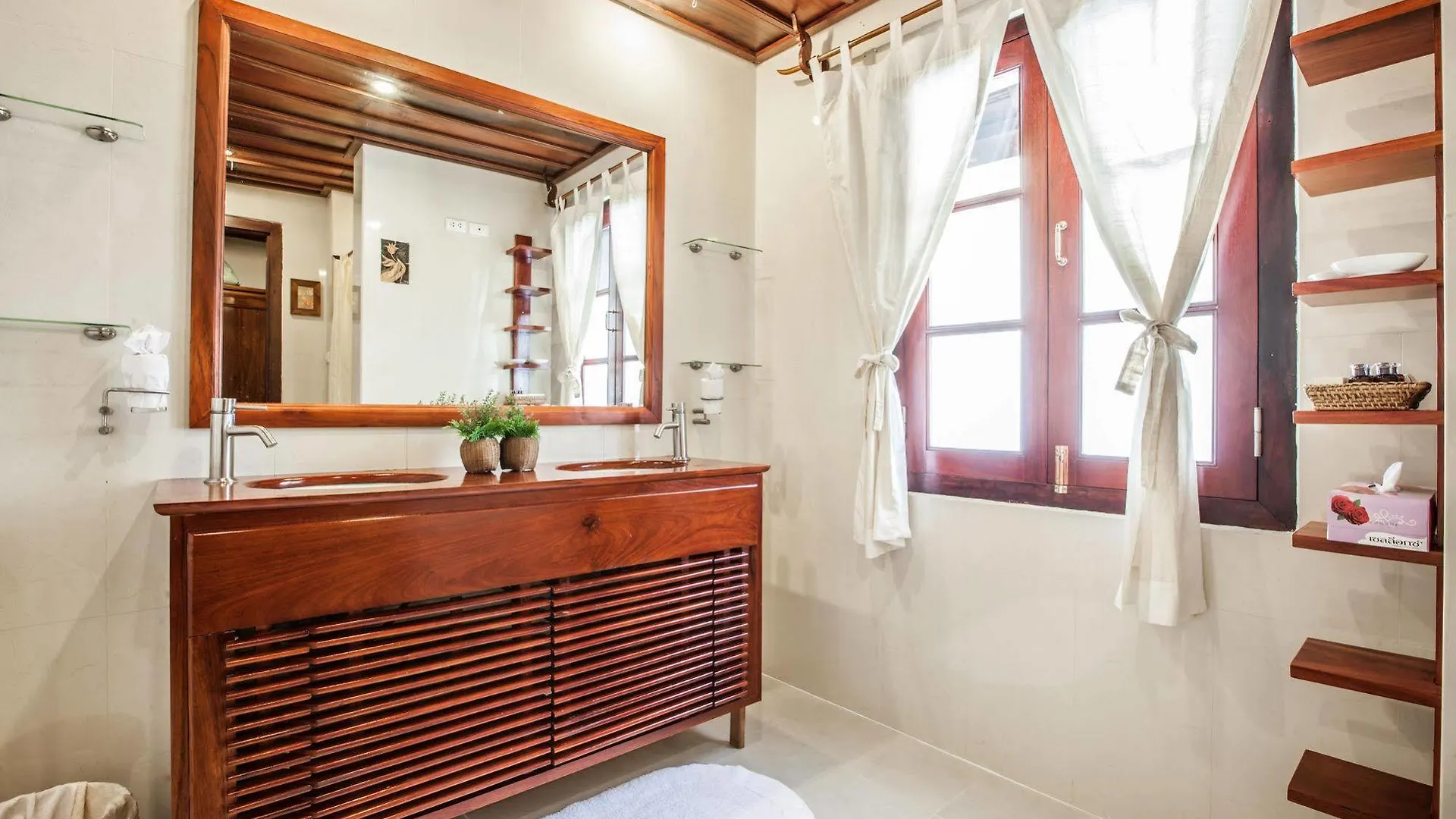Mekong Riverview Hotel Luang Prabang 4*,  Laos